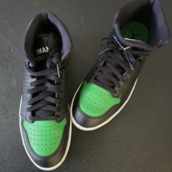 Lucky Black/Green Jordan Jumpman; very clean; like new