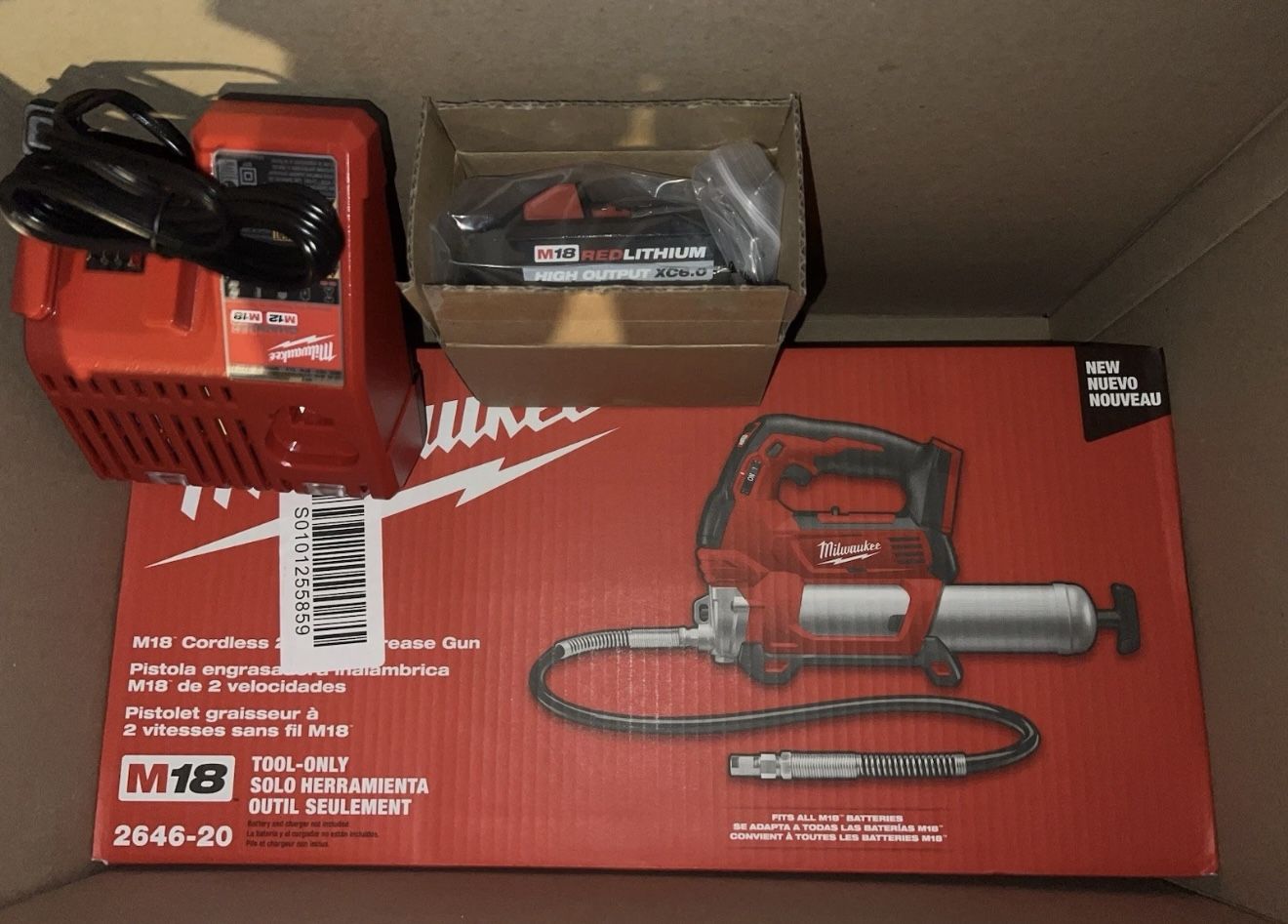 Milwaukee M18 18V Lithium-Ion Cordless Grease Gun (1) 6.0Ah Battery & Charger
