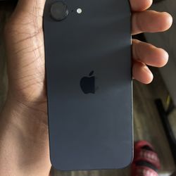 iPhone 16e