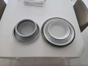 5 ceramic plates and bowls