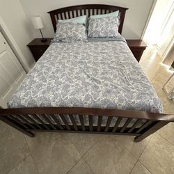 Complete Queen Bedroom Set
