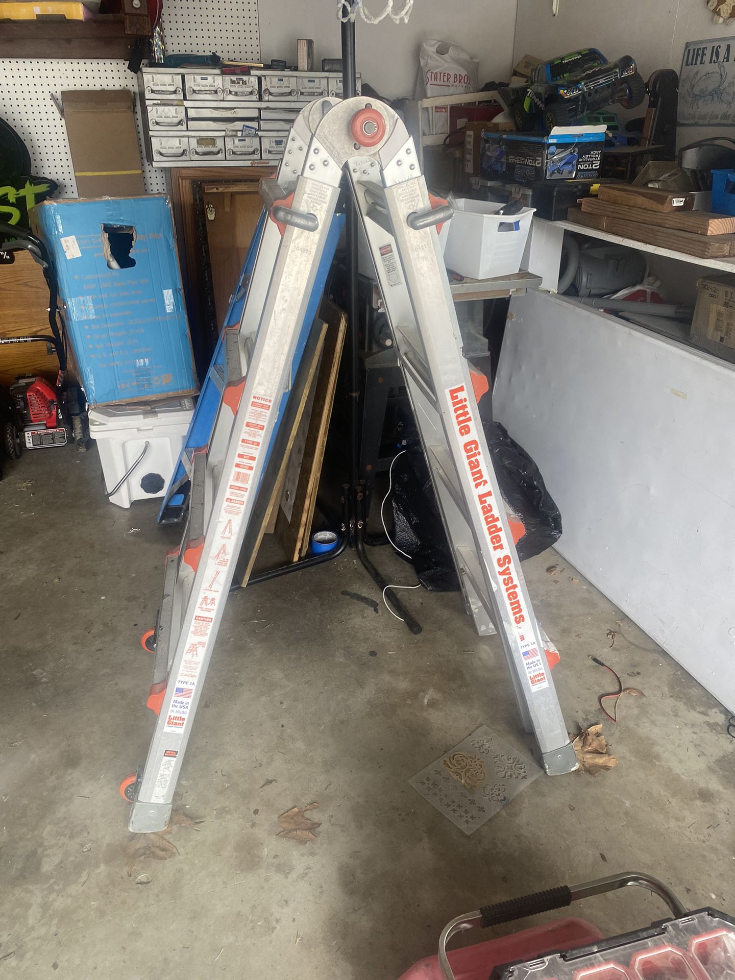 17ft Giant Ladder - Retractable Extension 