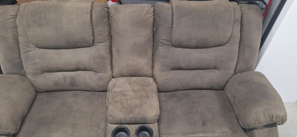 Nice Pre-owen Love Seat Recliner