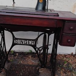 Singer Antique Sewing Machine 