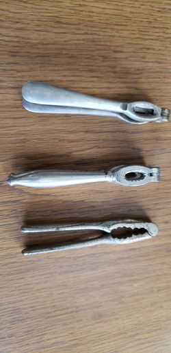 Nut or seafood crackers