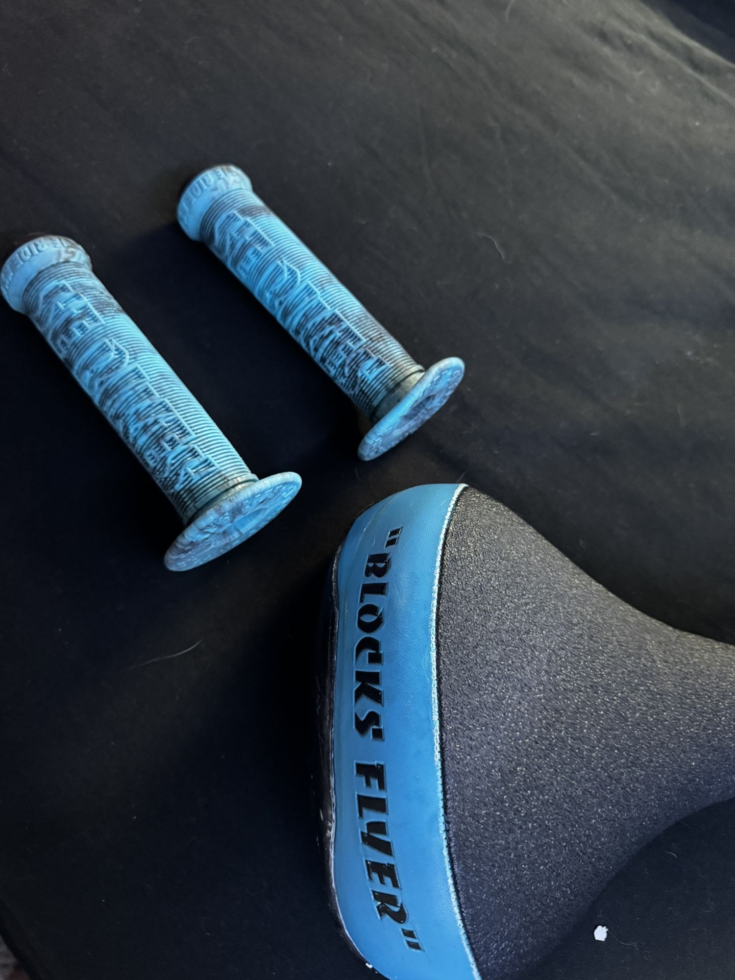 se grips and blocks flyer seat