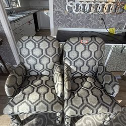Set Of 2 End Chairs 