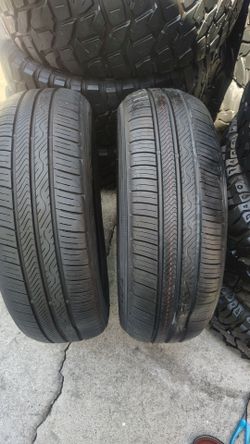 Par de llantas Toyo extensa a s 195 60 r 17 90H una llanta es 2023 y una llanta 2025