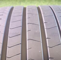 315 30R22 Pirelli PZero PZ4 90% Tread 8/32 107Y  SKU 27474 Grade A Tires