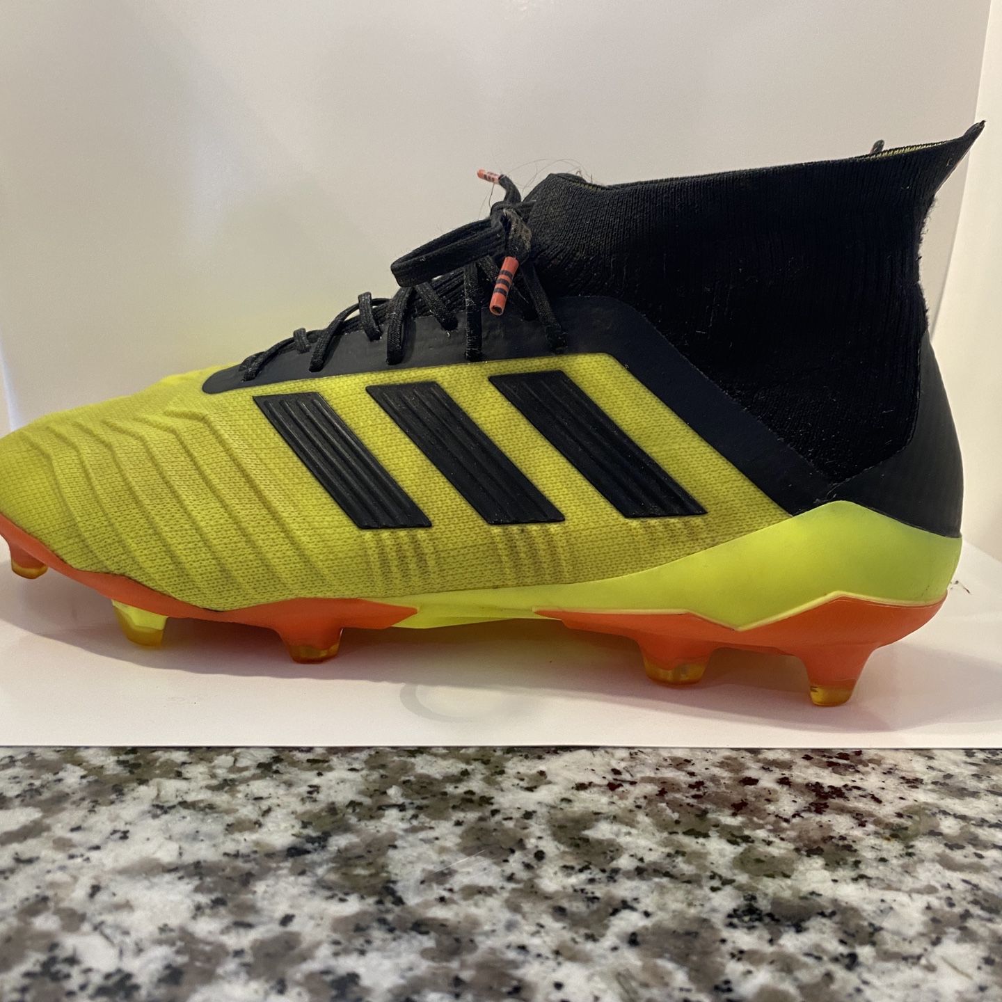 Adidas predator hotsell 18.1 solar yellow