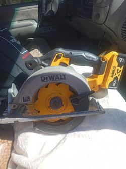 DeWalt dCS 391 circular saw $60