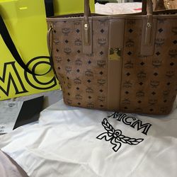 MCM Reversible Bag. 