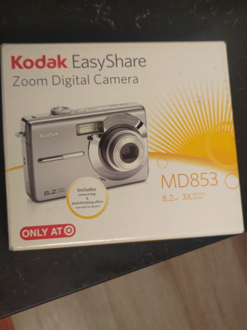 Kodak EasyShare M853 8.2MP Digital Camera with Battery and Charger and more