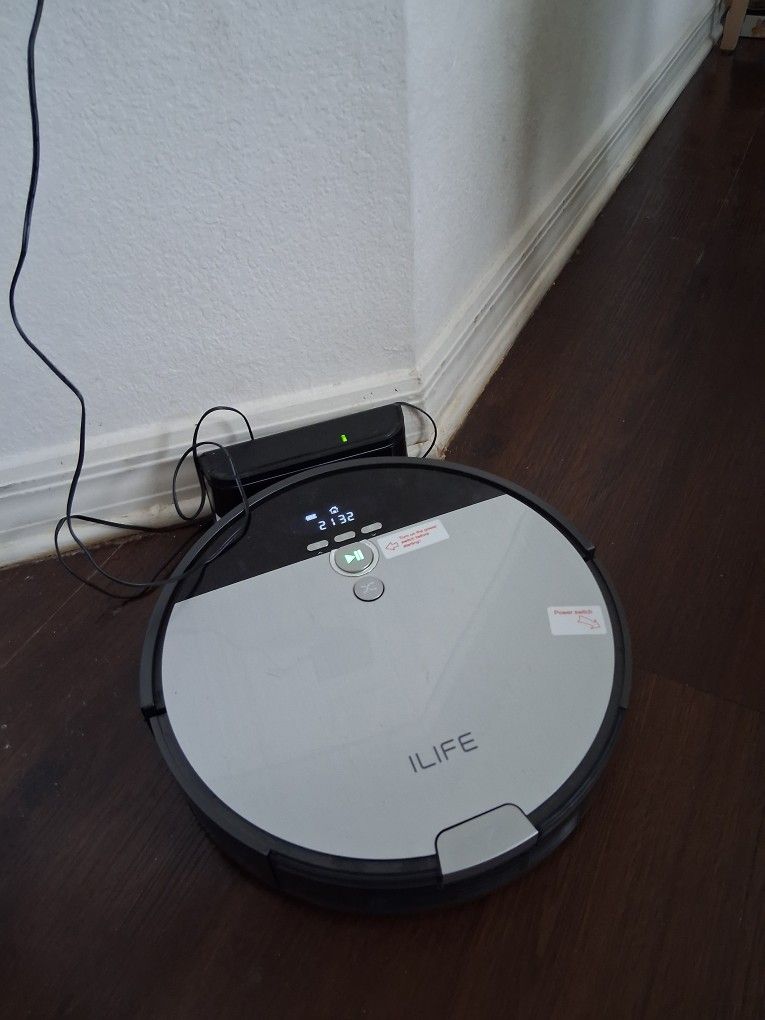Robot Vacuum ILIIF V8S (like new)