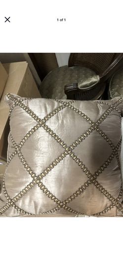 Set Of 2 Waterford hazeldene decorative pillows