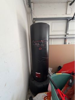 Century Wavemaster 2XL Pro freestanding heavy bag