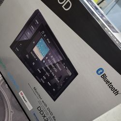 Kenwood Double Din Bluetooth Car Stereo Touch Screen CD DVD 