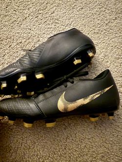 Nike Phantom Soccer Cleats Women’s Size 6.5 Like New