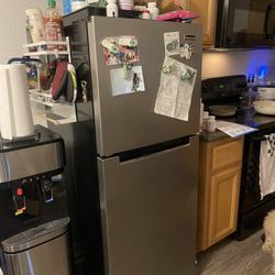 ref 5ft Magic Chef - great condition