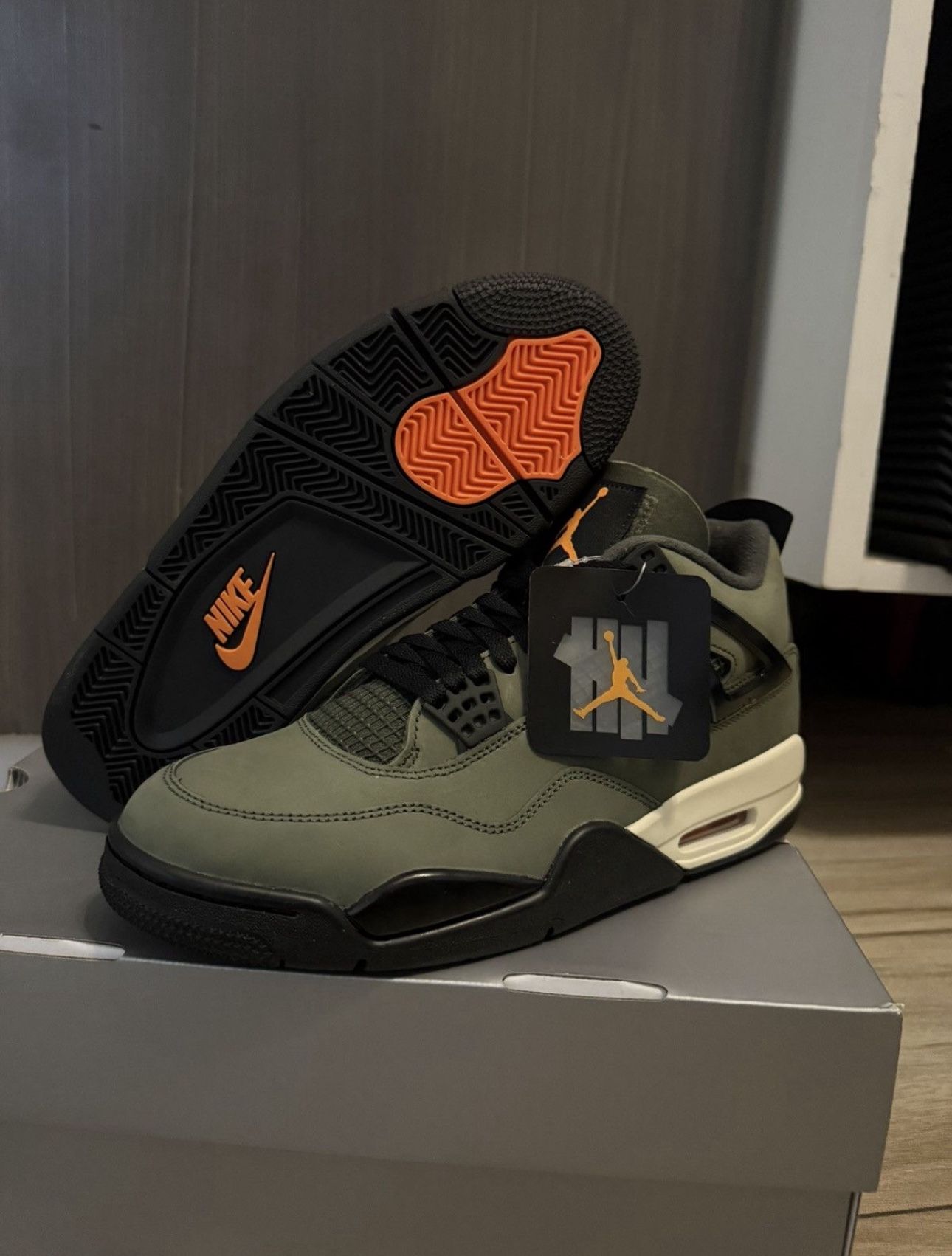 Jordan 4 Undefeated 