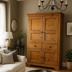 Solid wood TV Unit With Drawers And Shelves