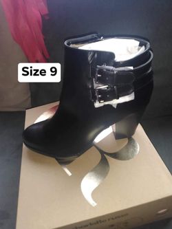 New women’s boots size 9