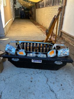 Toyota Tacoma 2001 Front End Parts Lot with Grille and Headlights