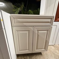 Cream Raised Panel Base Cabinet with Drawer