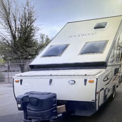 2017 ROCKWOOD HARD SIDE 212HW