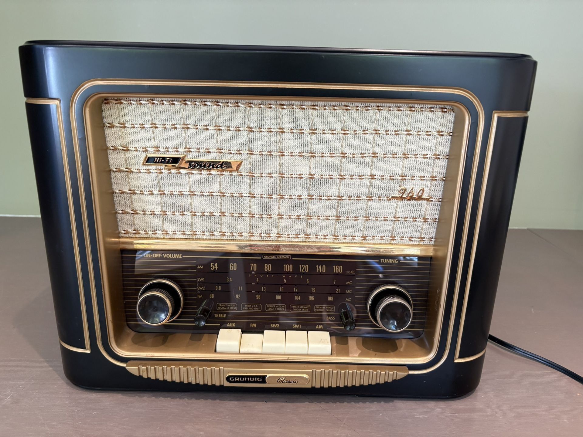 Grundig Classic 960 AM/FM/SW Radio