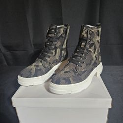 Camouflage Boots Size 8