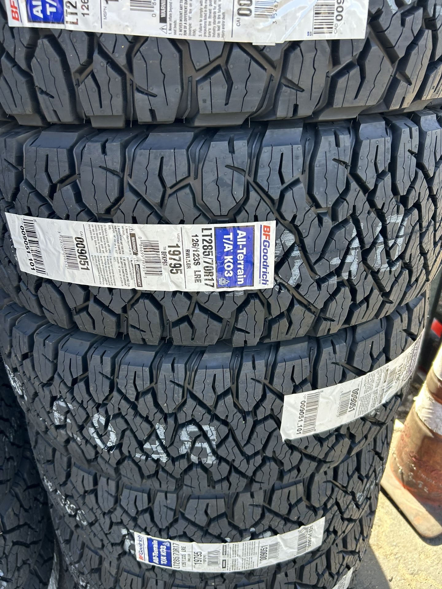 KO3.  BF GOODRICH. IN STOCK NOW. 285/70/17.   E RATED