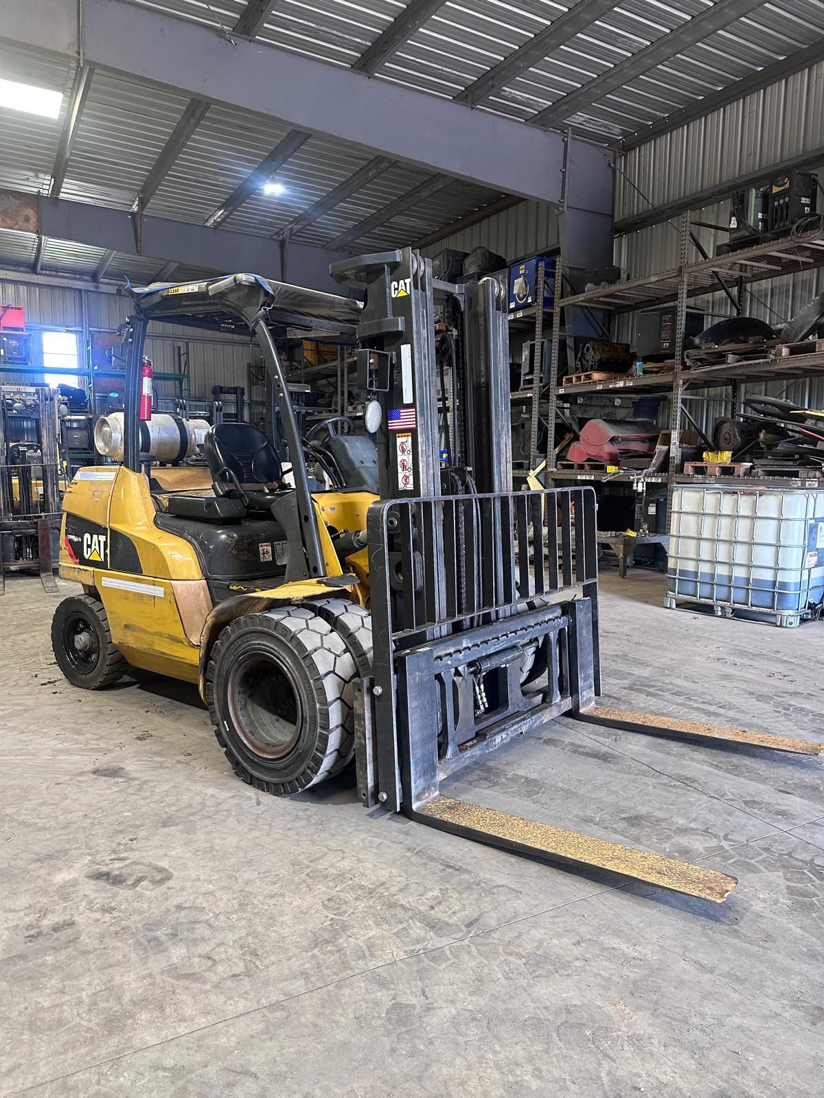 2012 Caterpillar 9000 lbs capacity forklift