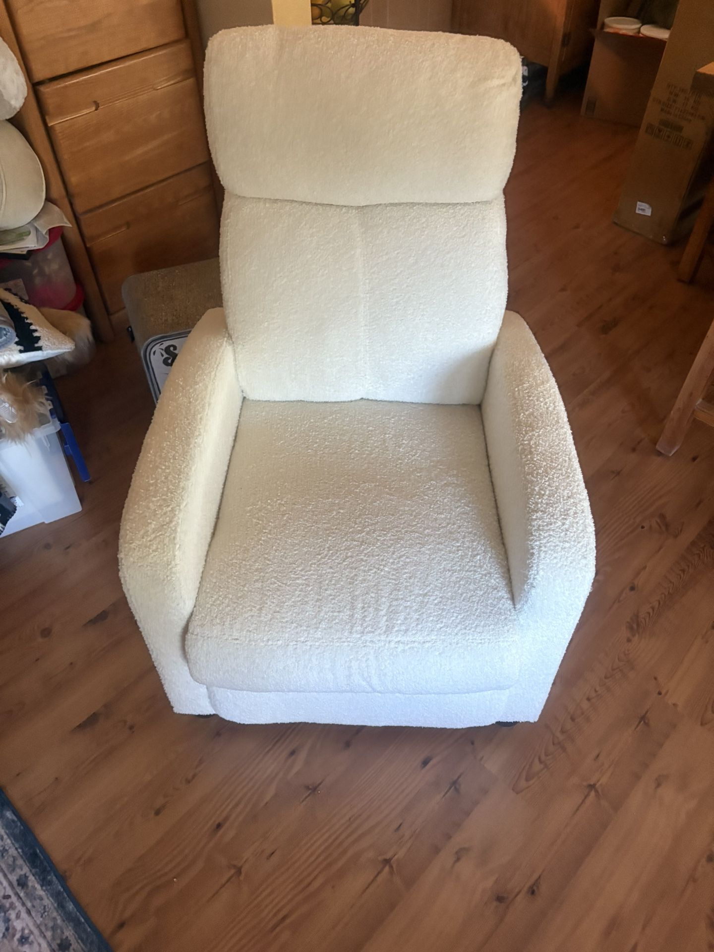 Nice Cream Chair New!