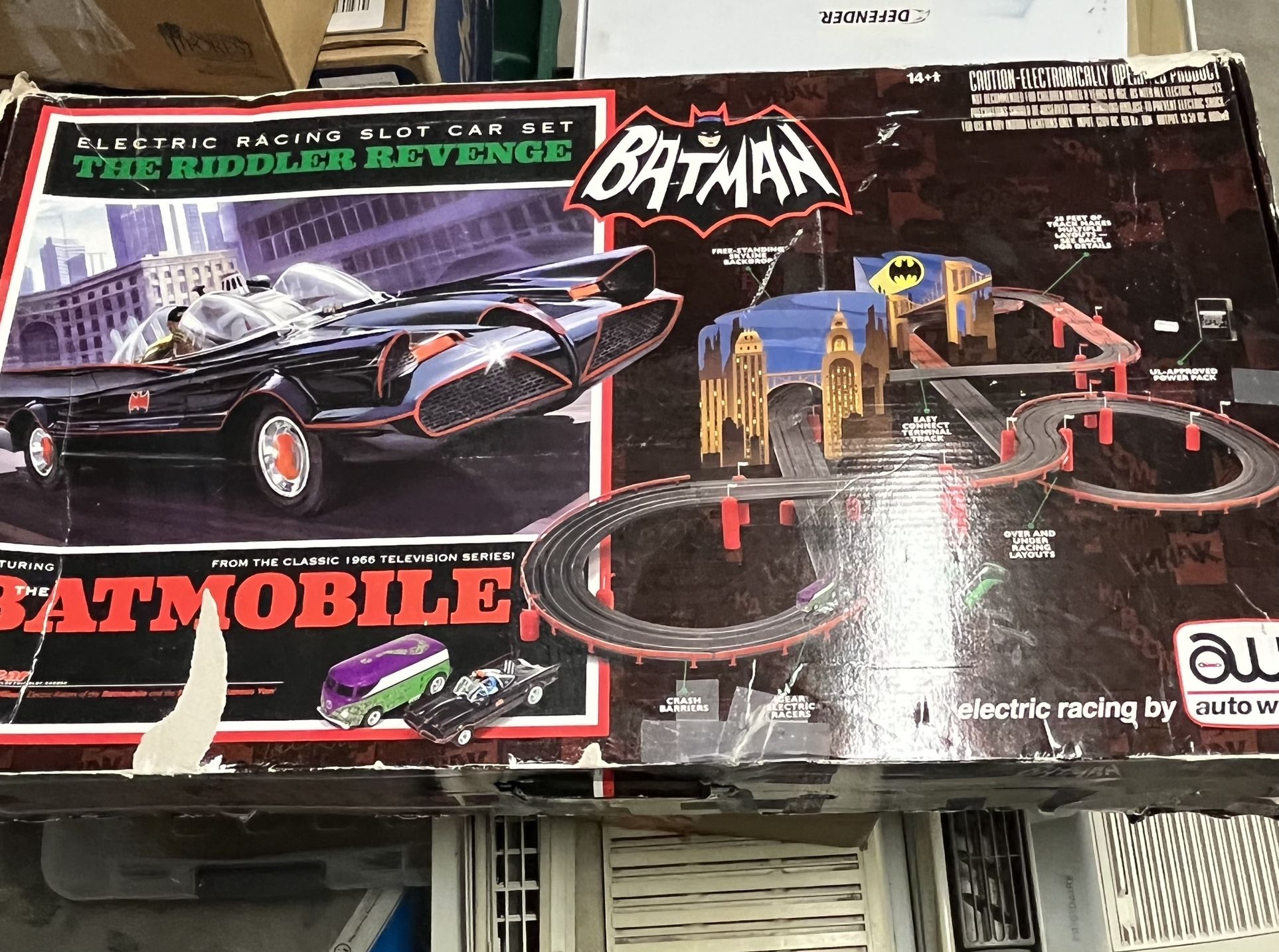 RARE Riddler's Revenge Batman Electric Slot Car Racing Set