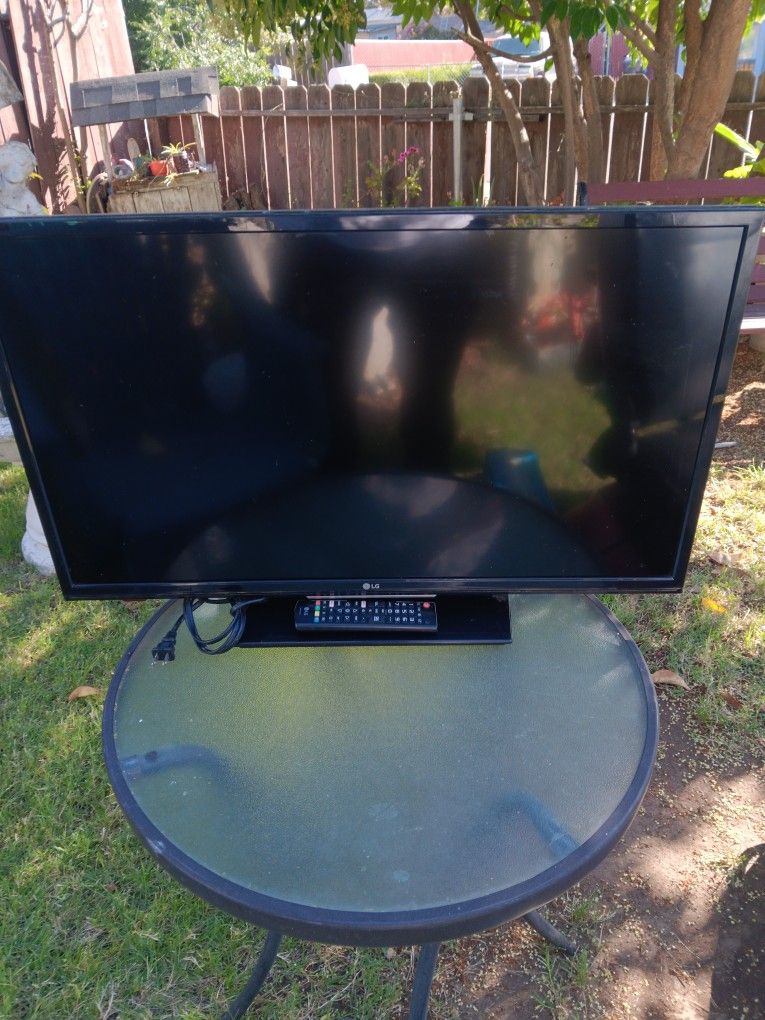 LG 32inch TV With Remote $50