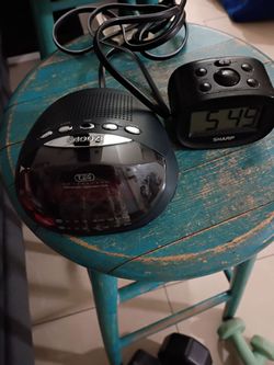 Tozai AM/FM Radio Digital Alarm Clock