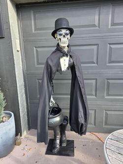 Haunted Living 5.5-ft Illusionist Skeleton Porch Decoration