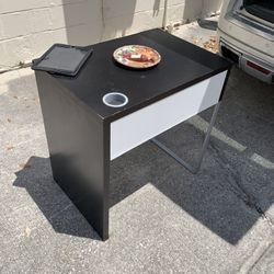 Desk $30 🍀🪑🎁🍀🛋🖼🛏 House Furniture, Little Desk, Table,  Stand. 