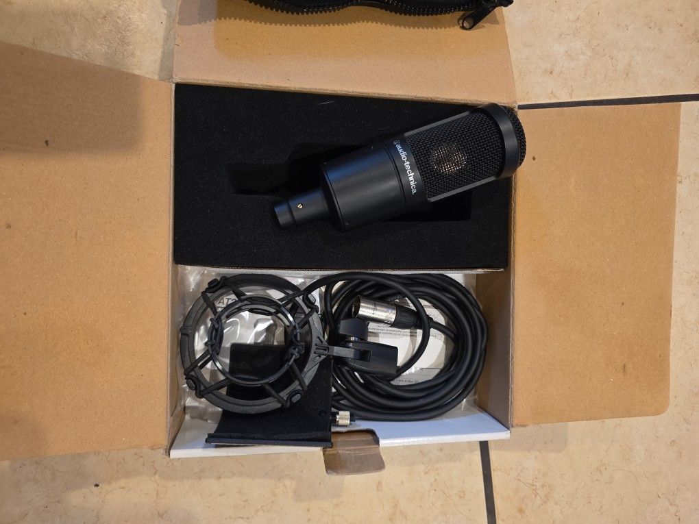 Audio Technica AT2035 Microphone.