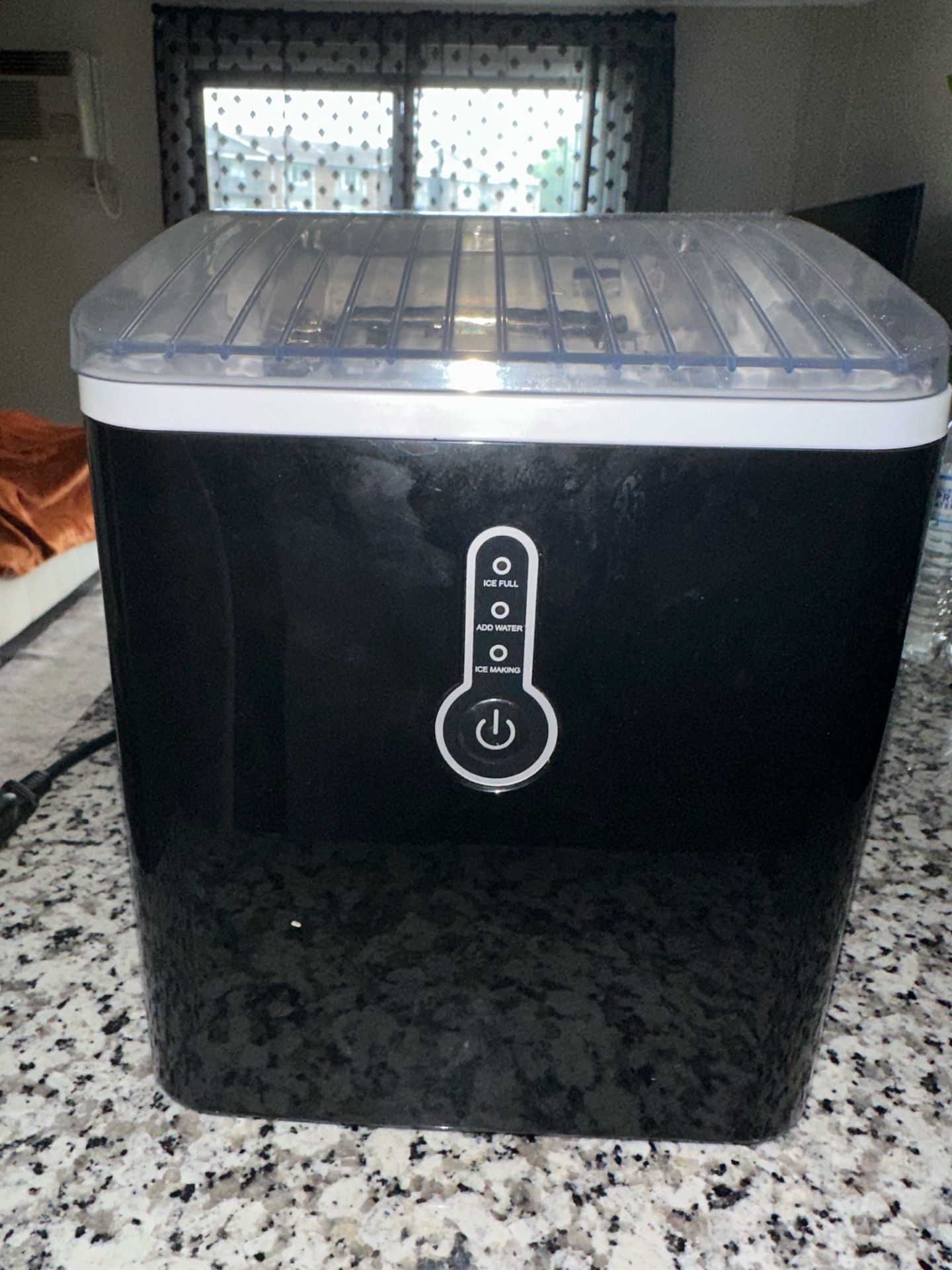 Ice maker