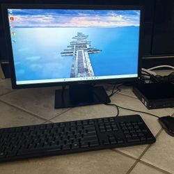 Win11 Desktop Computer / Monitor / Keyboard / Mouse 