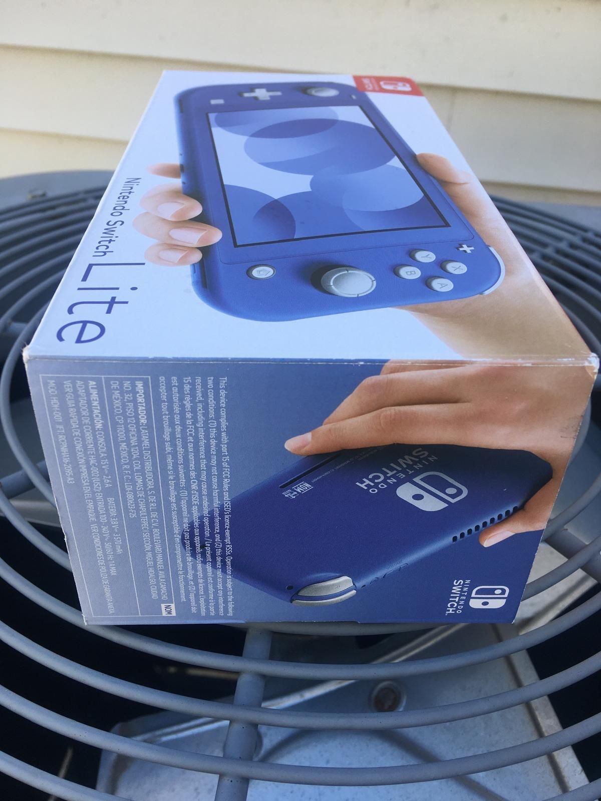 NINTENDO SWITCH LITE 