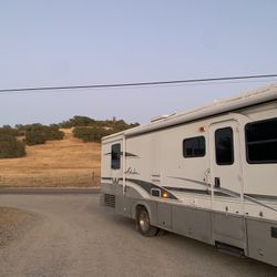 2000 Winnebago Adventurer 32v
