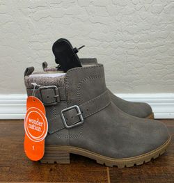 Girl boots size 1