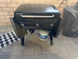 Traeger Flatrock 3-Burner Zone Grill, Propane Black Flat Top Griddle
