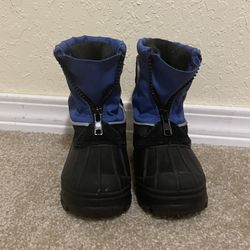 Snow boots Size 6 Toddler