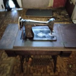 Vintage Singer Sewing Machine 
