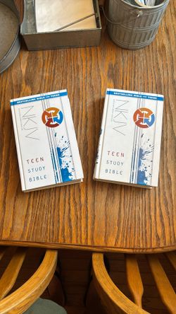 2 NKJV Teen Study Bibles