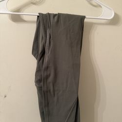 Lululemon- size 2 army green leggings align his rise with pockets